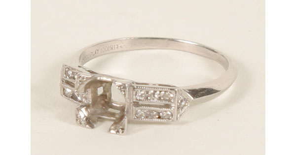 Platinum diamond Art Deco engagement ring set with 14 diamond