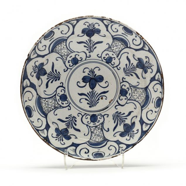 DUTCH DELFT BLUE AND WHITE CHARGER 18th century blue blossoms