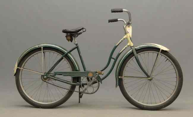C 1940 s Schwinn female balloon bicycle Good condition