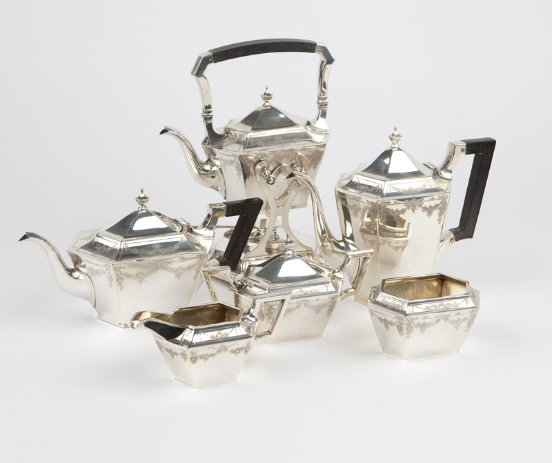 Lot 1008 An American sterling silver tea coffee service Circa