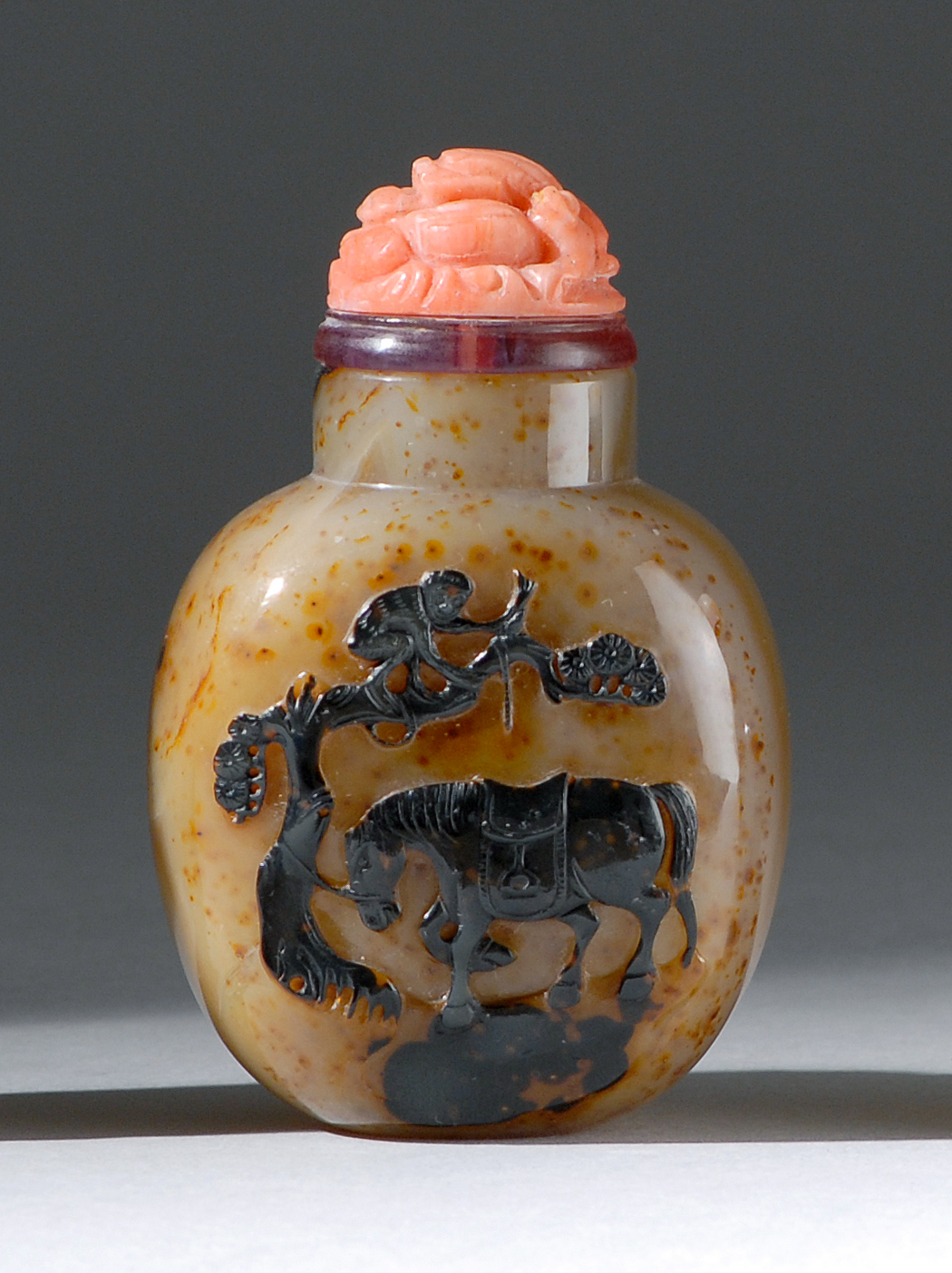CAMEO AGATE FLOATER SNUFF BOTTLE Circa 1900In ovoid form with