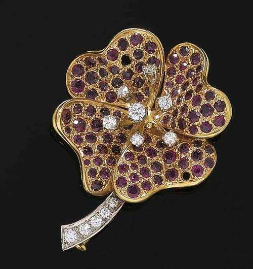 Broche rubis et diamants 2 rubis manquent
