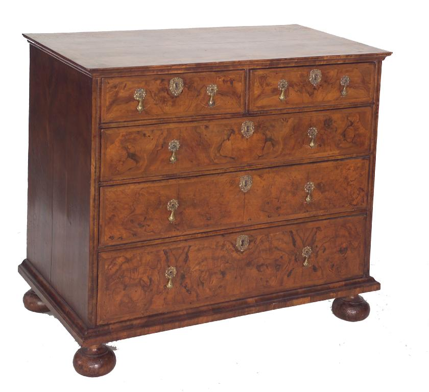 EARLY 18TH CENTURY WALNUT CHEST OF DRAWERS the quarter veneered