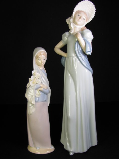 This lot has two figurines Lladro figurine Girl with Calla