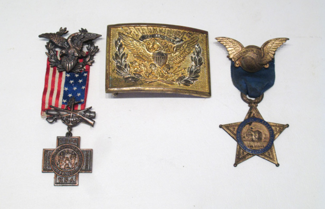 U S ARMY OFFICERS BELT BUCKLE PLUS TWO AWARDS unmarked