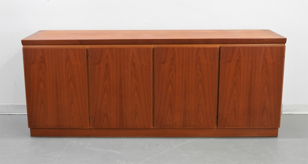 MCM SKOVBY TEAKWOOD CREDENZA Denmark 20th CenturyRectangular top over four