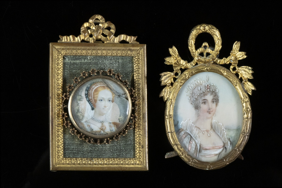 18TH C ROUND BROOCH WITH PORTRAIT OVAL MINIATURE PORTRAIT OF
