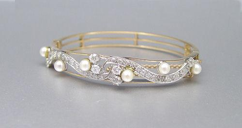 14K DIAMOND BANGLE BRACELET Circa 1910 1925 14K yellow gold
