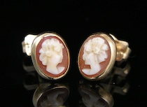 A Pair of Ladies Cameo Ear Studs 14k yellow gold