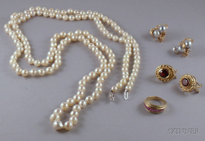 Small Group of Assorted Estate Jewelry including a inch pearl