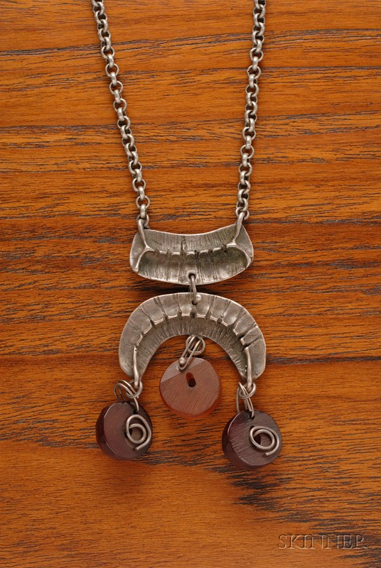 Modern Necklace Silver and resin Israel 20th century Two abstract