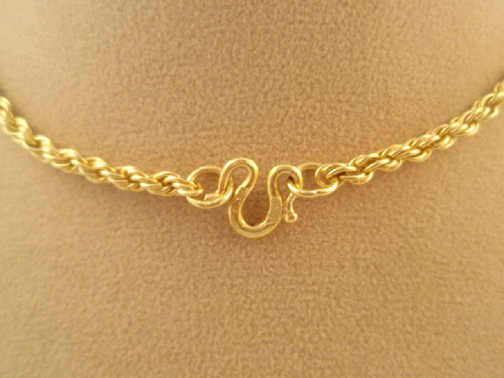 A high grade yellow metal rope link chain untested 39