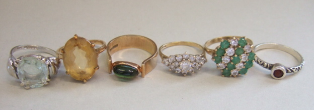 A 9ct gold ring claw set with an oval cut