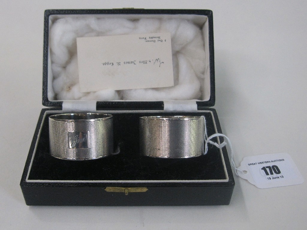 Cased pair of silver napkin rings Birmingham 1934