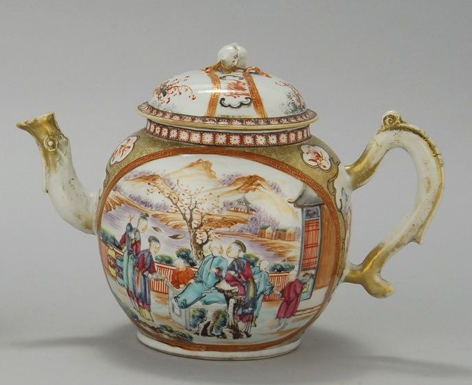 CHINESE EXPORT PORCELAIN TEAPOT 18th CenturyIn bulbous form with polychrome