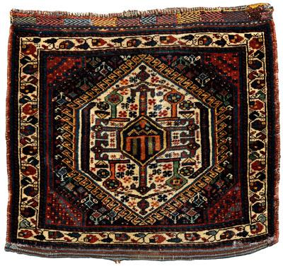 Qashgai bag face hexagonal central medallion with hook borders on