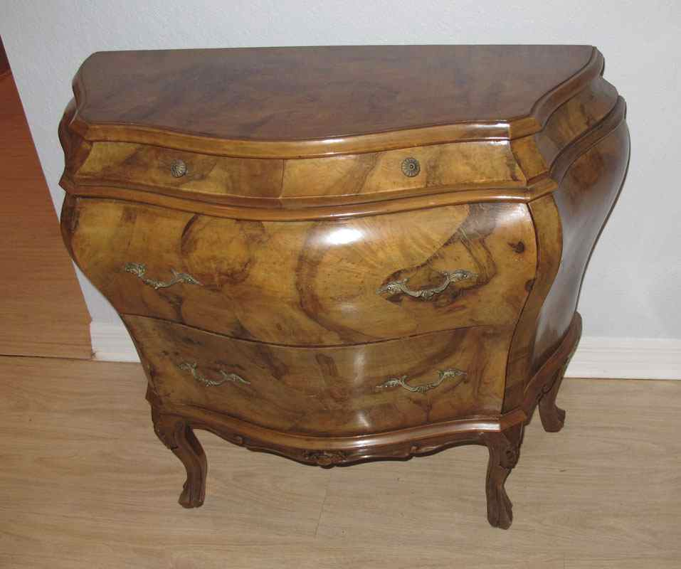 BURL VENEER BOMBE COMMODE Burl veneer with 2 half drawers