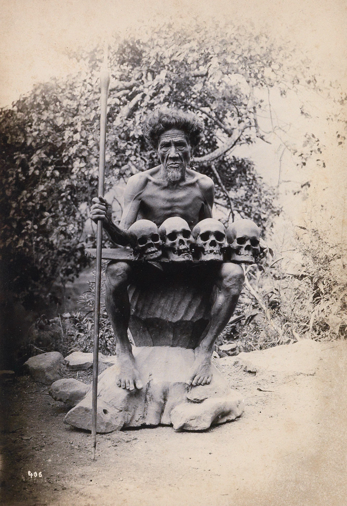 PHILIPPINES Group of approximately 250 photographs of the Philippines relating