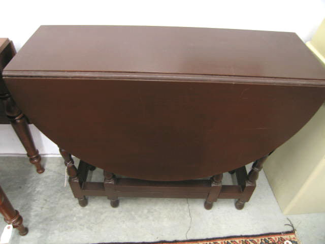 Gateleg Table spindle decor legs