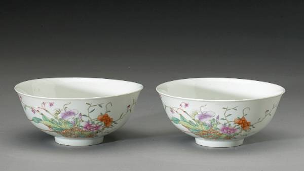 A pair of famille rose enameled porcelain bowls Guangxu Marks