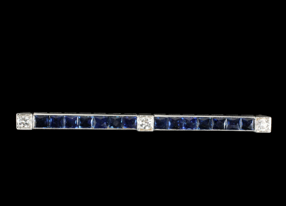 BROOCH Edwardian Platinum Bar Pin Form Brooch set with 14