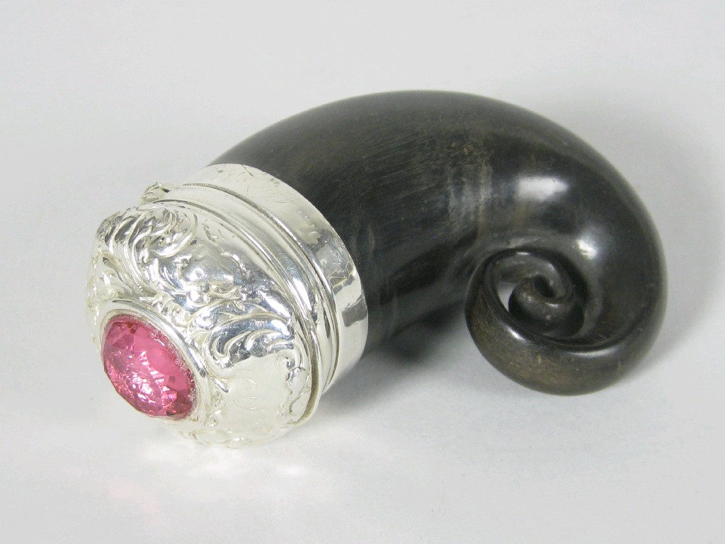 A 19th Century silver mounted ram s horn Snuff Mull