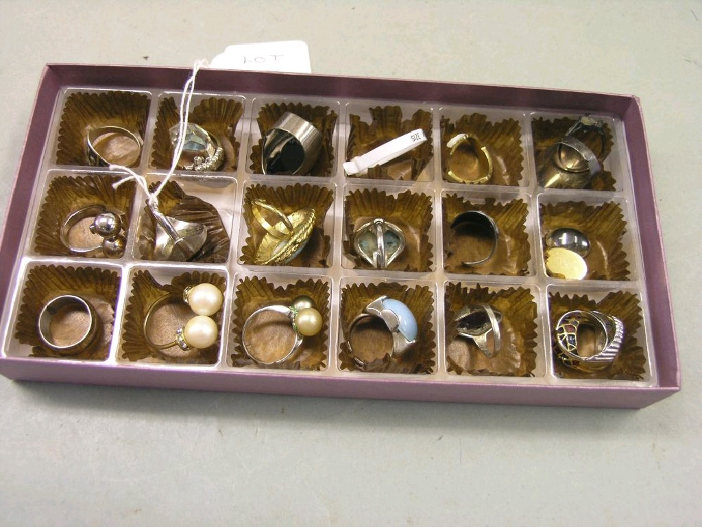 Eighteen various dress rings gold plated chrome plated numerous stones