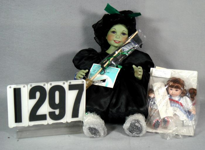Lot of 2 porcelain Wizard of Oz related dolls Dorothy