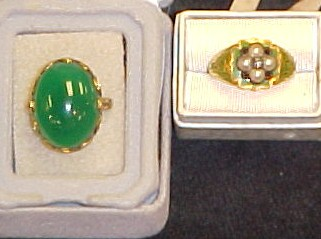 JEWELRY 18K yellow gold and green enamel ring set with