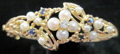 14 karat yellow gold pearl sapphire and diamond bracelet Center