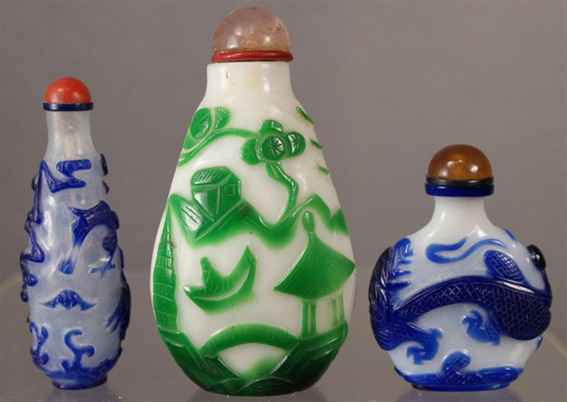 3 overlay glass snuff bottles 2 blue 1 green coral
