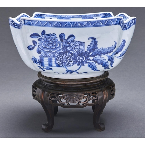 A Chinese export blue and white square bowl late 18th
