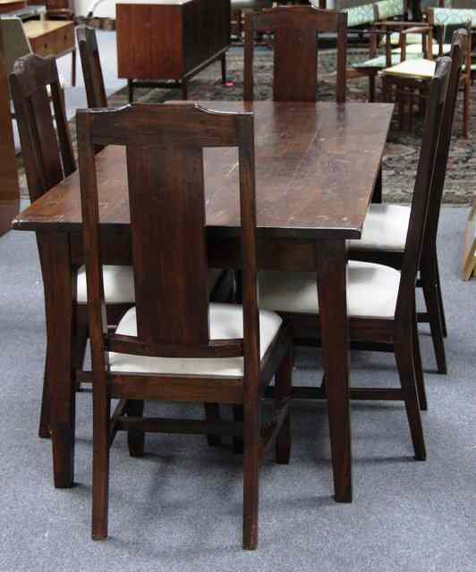 A set of six splat back dining chairs and a