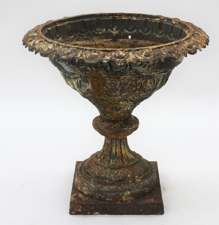 ATTRB FISKE 19C LG CAST IRON ACANTHUS LEAF URN United