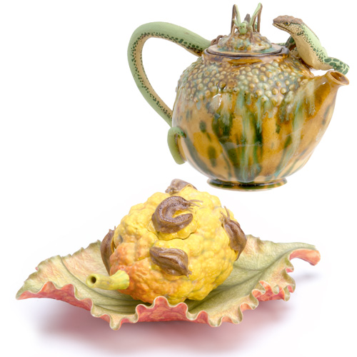 MICHEEN BRADLEY KEISUKE MIZUNO Two teapots Micheen Bradley majolica type