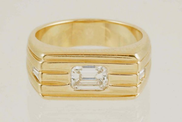 Man s diamond fashion ring in 14K yellow gold Center
