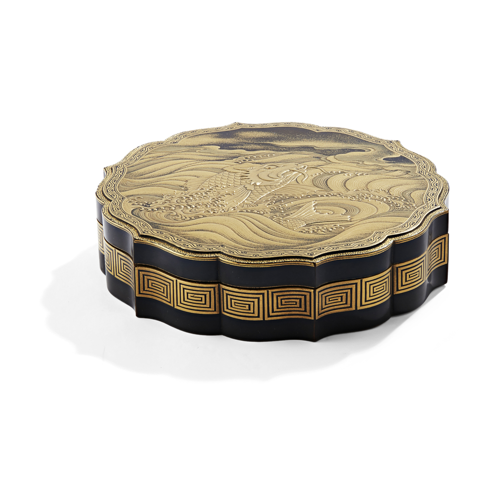GOLD LACQUER BARBED RIM TRINKET BOX TEBAKO MEIJI PERIOD the