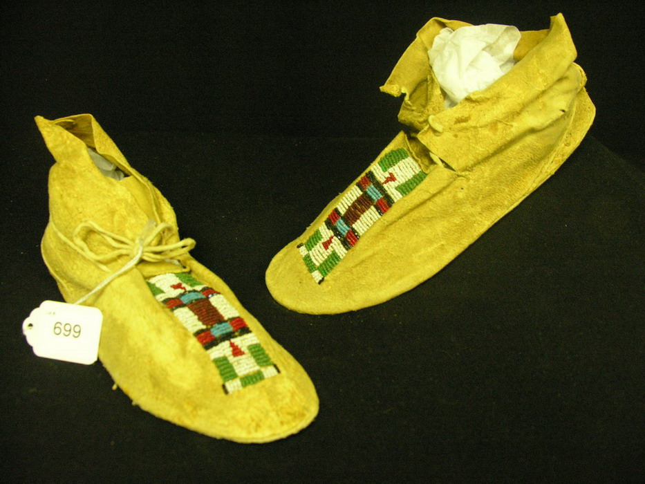 NATIVE AMERICAN BEADED MOCCASINS Hand sewn brain tanned leather with