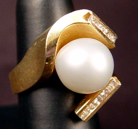 14K SOUTH SEA CULTURED PEARL RING WITH DIAMONDS 14K yellow