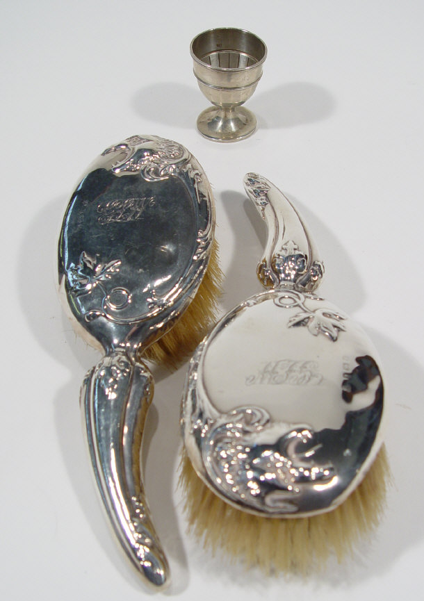 Fluted silver eggcup Birmingham 1940 together with two silver backed