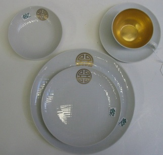 A FIFTY ONE PIECE DOROTHY THORPE FINE CHINA SET designed
