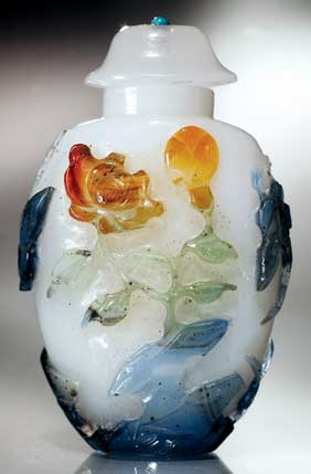 ANTIQUE OVERLAY GLASS SNUFF BOTTLE Antique multicolor overlay glass snuff