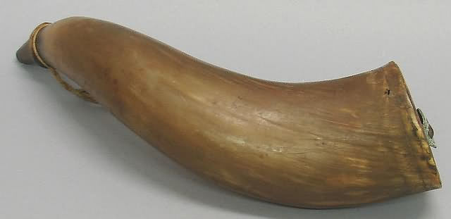 Powder horn measuring 13 1 2 in length At bottom
