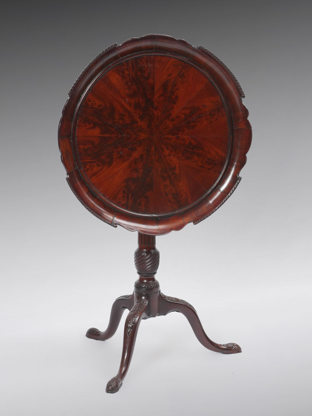 MAHOGANY TILT TOP PIE CRUST TABLE Fine book match Mahogany