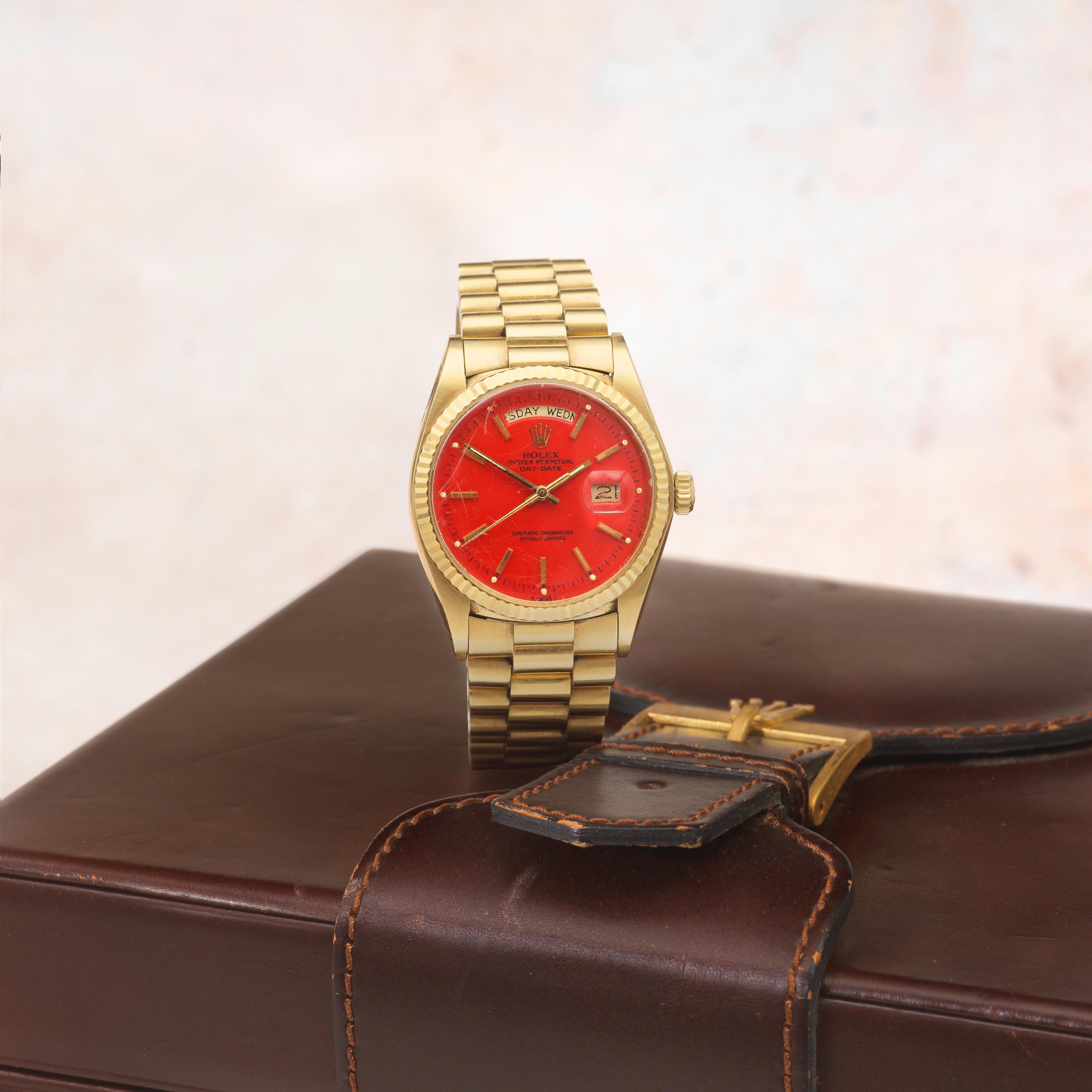 ROLEX A FINE AND RARE 18K GOLD AUTOMATIC CALENDAR BRACELET