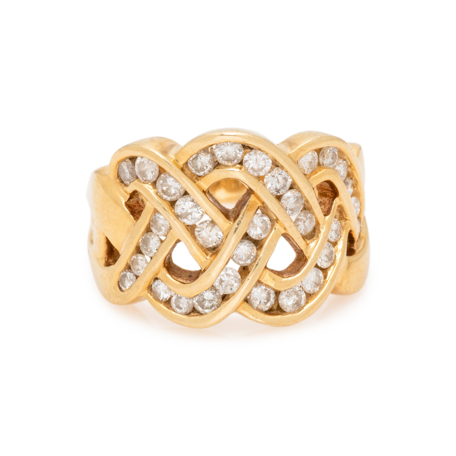 YELLOW GOLD AND DIAMOND RING Containing 32 round brilliant cut