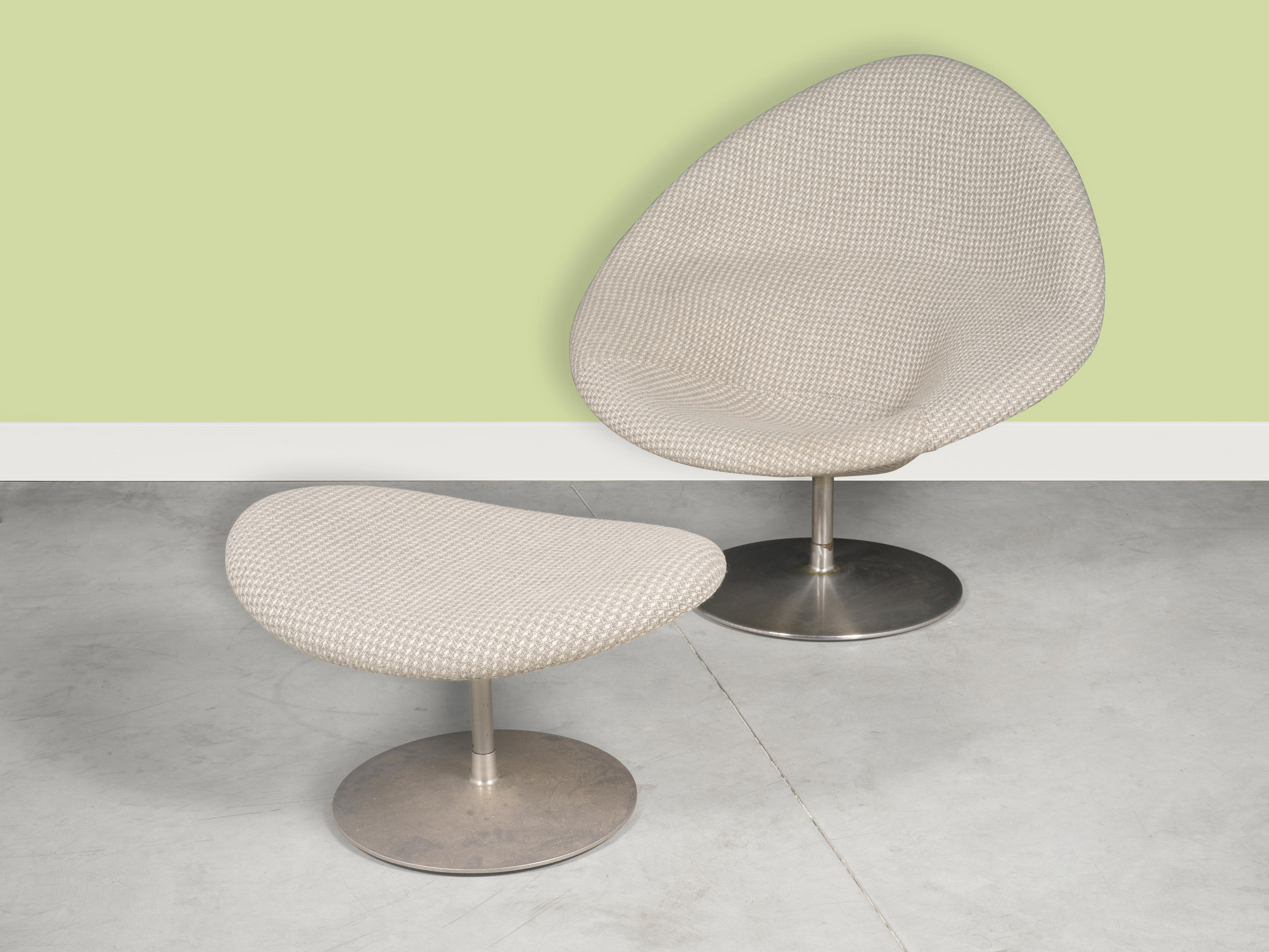 PIERRE PAULIN 1927 2009 Fauteuil mod F422 dit Globe et