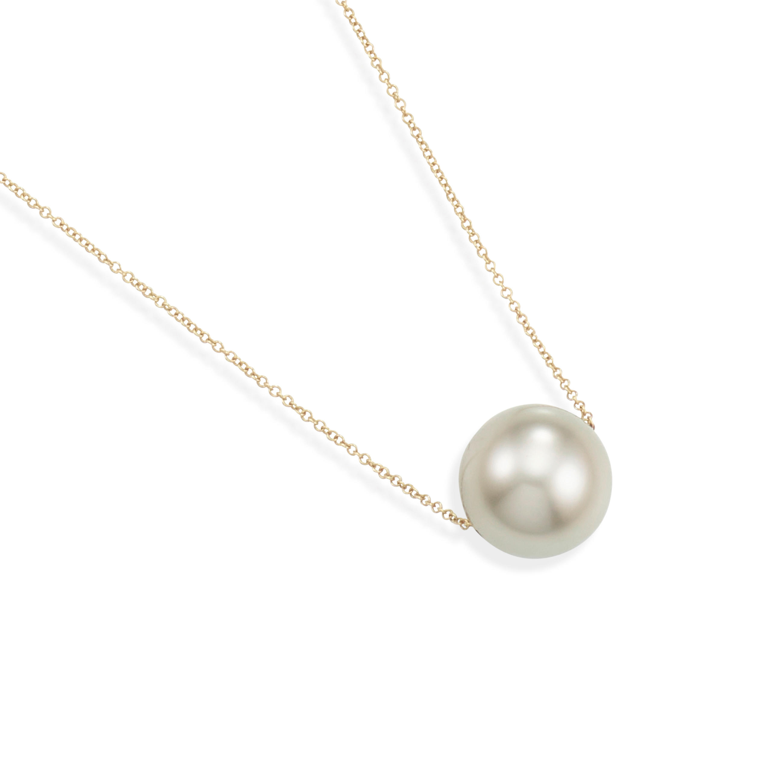 A GOLD AND CULTURED PEARL NECKLACE Cultured pearl estimated gross