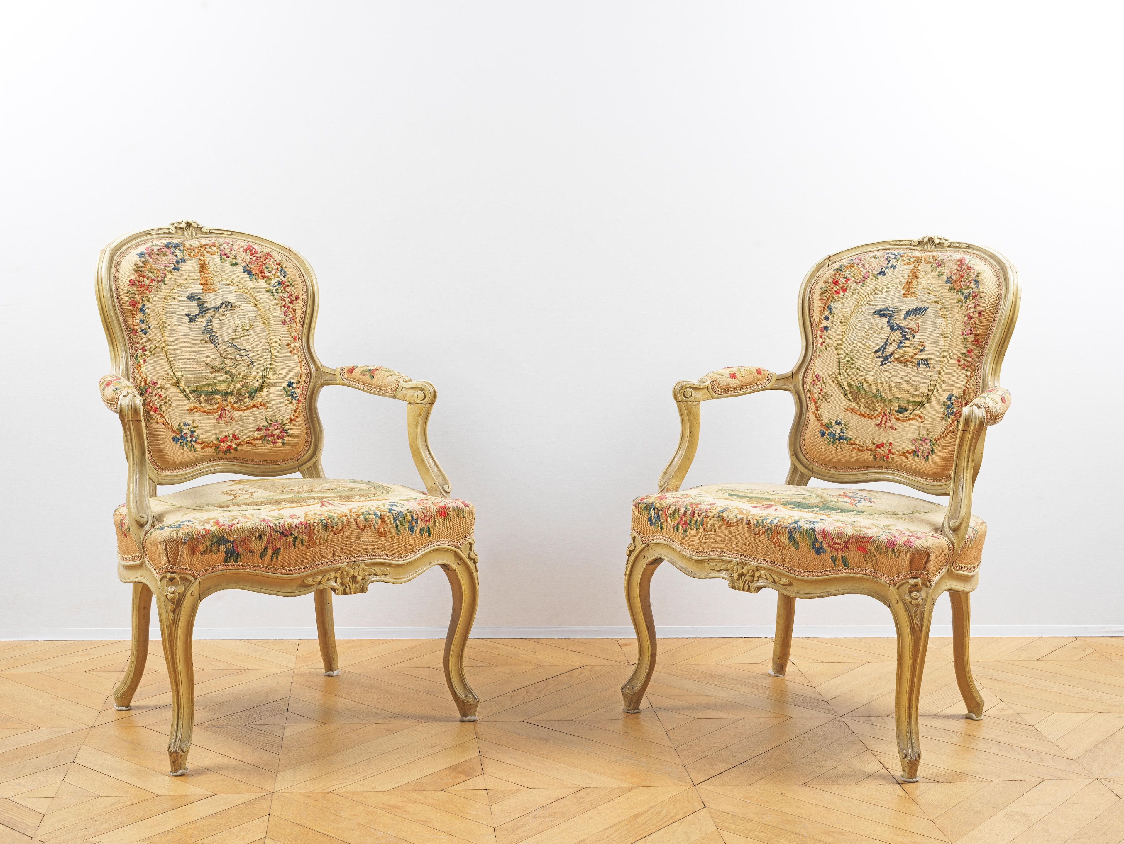 PAIRE DE FAUTEUILS CABRIOLET D POQUE LOUIS XV en bois