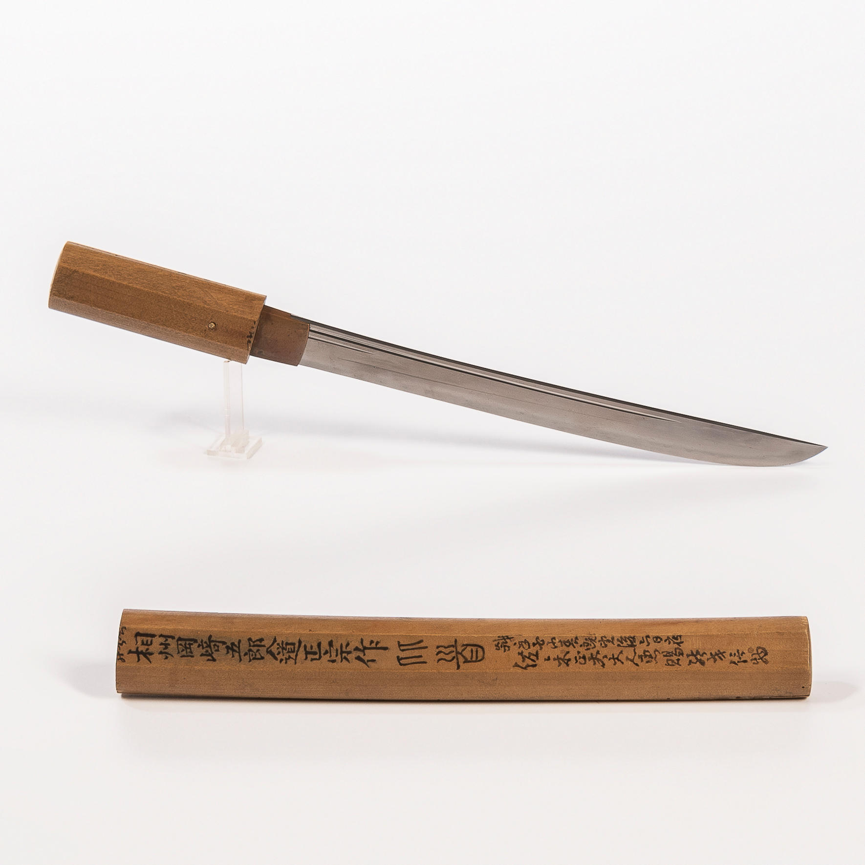 JAPANESE TANTO LATE 15TH EARLY 16TH CENTURY Slightly curved blade